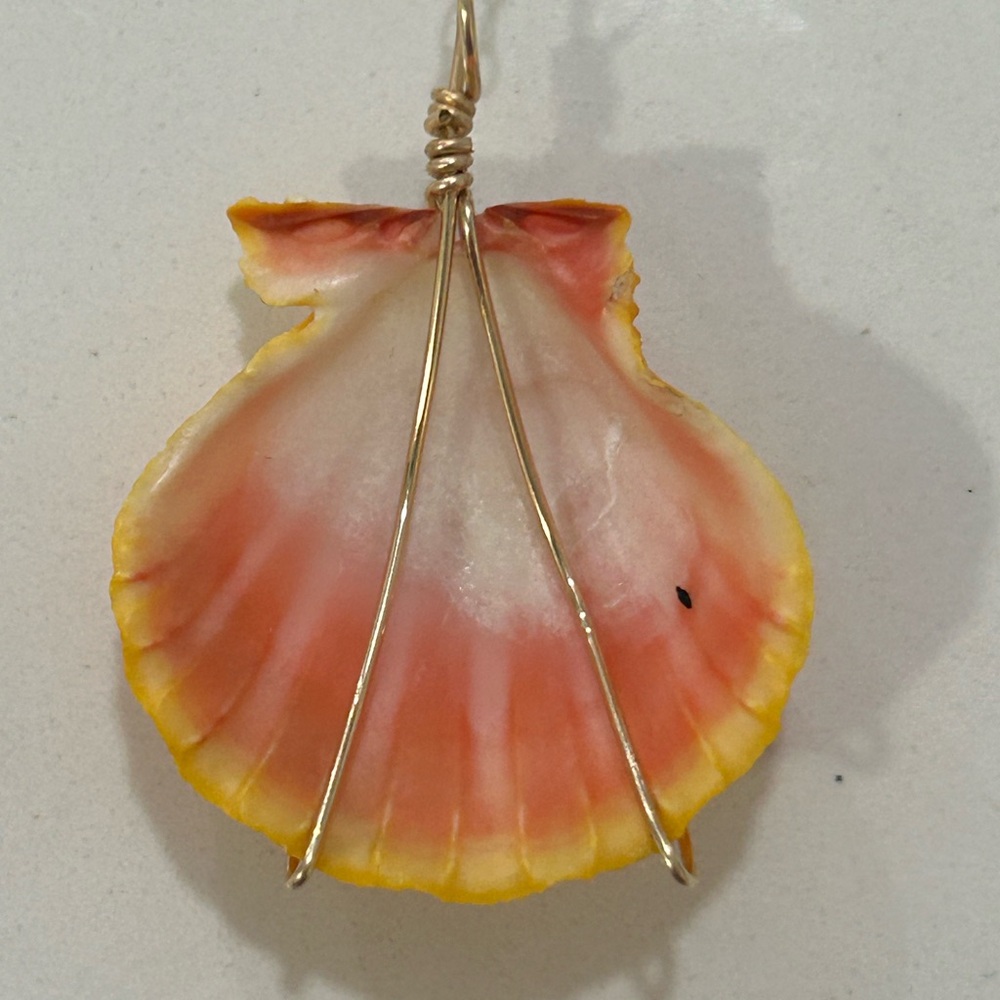 Hawaii Hawaiian Sunrise sea shell necklace 22 inch necklace - Picture 3 of 4
